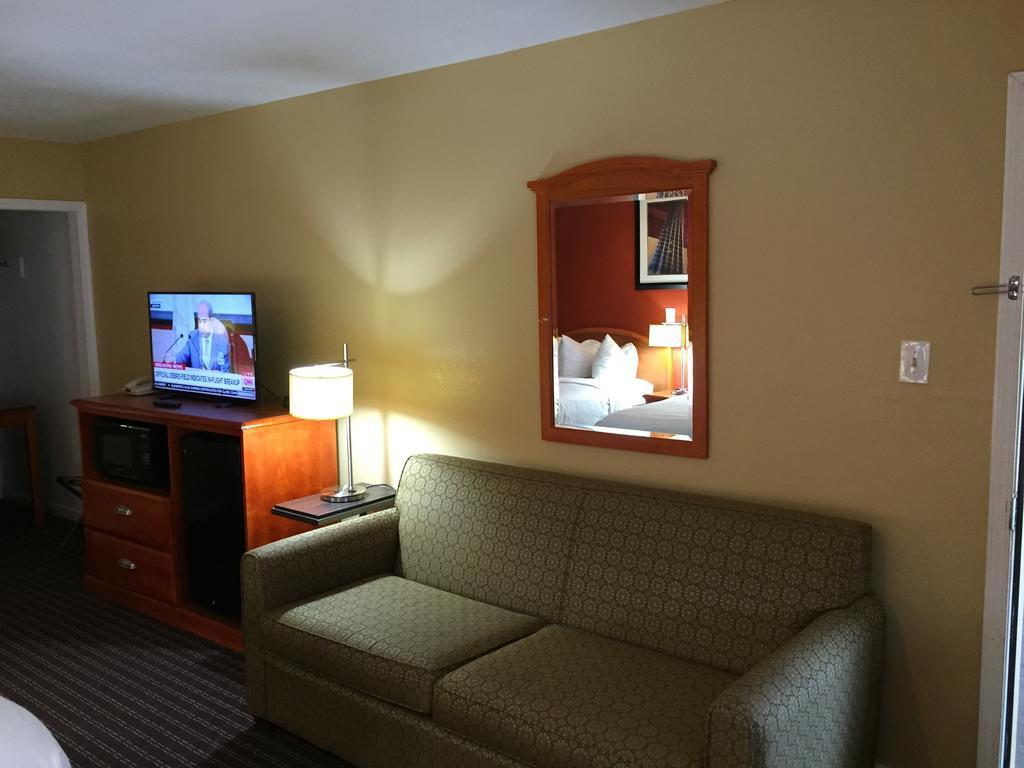 Vista Inn & Suites Beale Street メンフィス エクステリア 写真