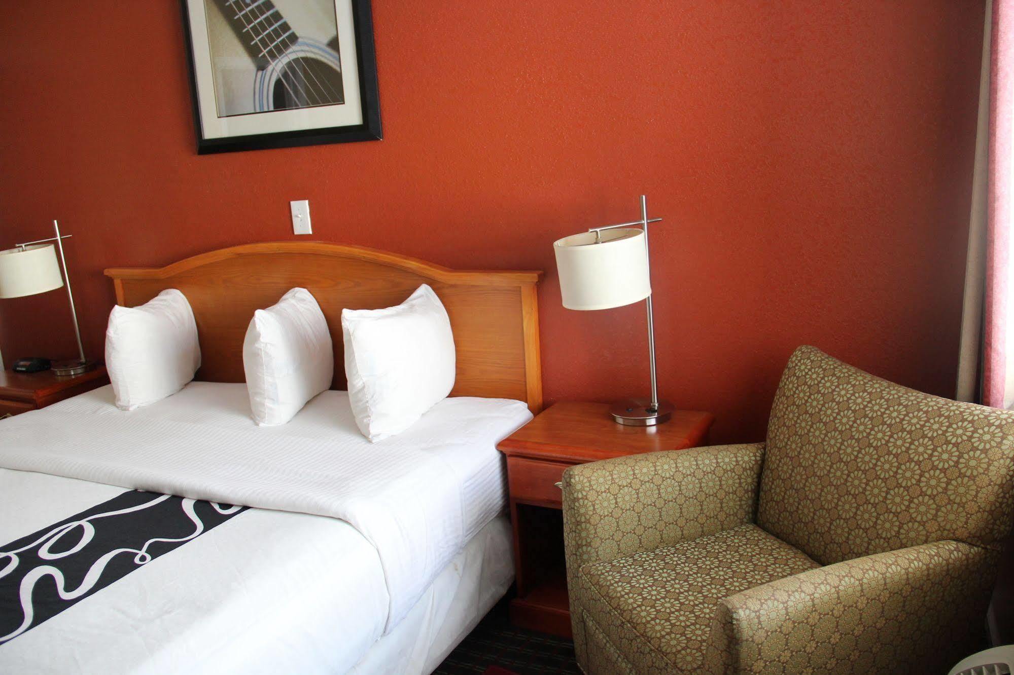 Vista Inn & Suites Beale Street メンフィス エクステリア 写真